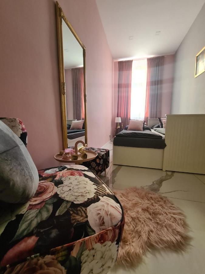 Princess Sissi Wina Bagian luar foto